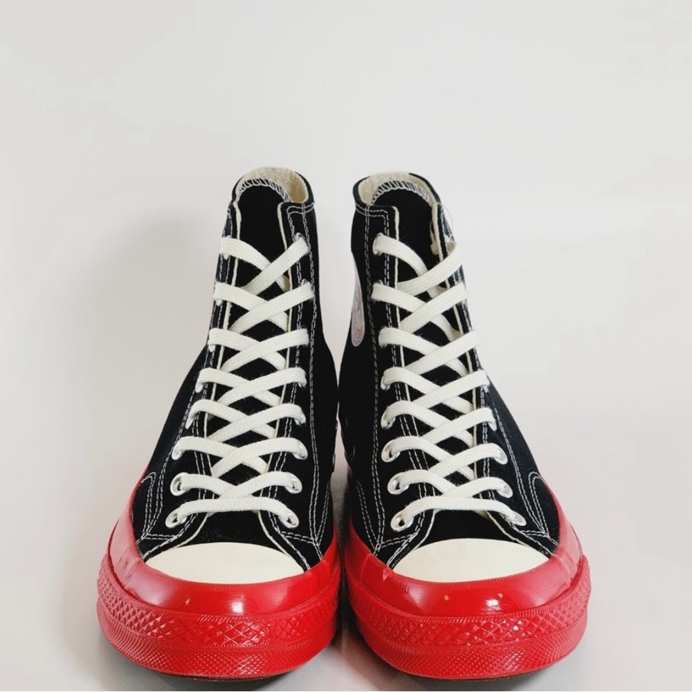 Converse x Comme des Garçons PLAY
Chuck 70 Hi Black/Red/Egret Sneakers
A01793C